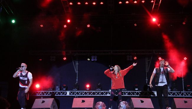 Музыкальная группа 5staFamily на концерте в Луганске. 11.08.2018