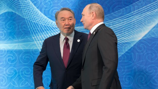 Владимир Путин и президент Казахстана Нурсултан Назарбаев на церемонии встречи глав государств-участников V Каспийского саммита в Актау. 12 августа 2018 Владимир Путин и президент Казахстана Нурсултан Назарбаев на церемонии встречи глав государств-участников V Каспийского саммита в Актау. 12 августа 2018