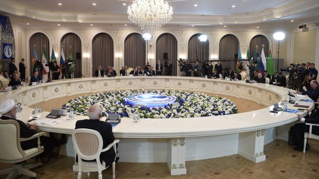 Президент РФ Владимир Путин на саммите глав государств-участников V Каспийского саммита в Актау. 12 августа 2018 Президент РФ Владимир Путин на саммите глав государств-участников V Каспийского саммита в Актау. 12 августа 2018