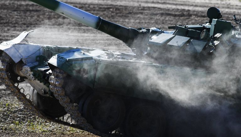 Танк команды армии Казахстана в финале международных соревнований Танковый биатлон-2018 на подмосковном полигоне Алабино Танк команды армии Казахстана в финале международных соревнований Танковый биатлон-2018 на подмосковном полигоне Алабино