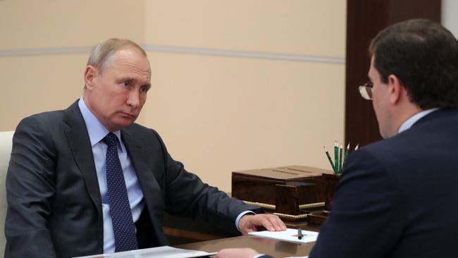 Владимир Путин и губернатор Нижегородской области Глеб Никитин во время встречи Владимир Путин и губернатор Нижегородской области Глеб Никитин во время встречи