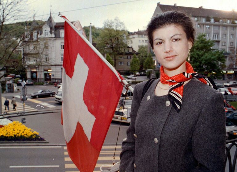 Политик Сара Вагенкнехт. 1998 Политик Сара Вагенкнехт. 1998
