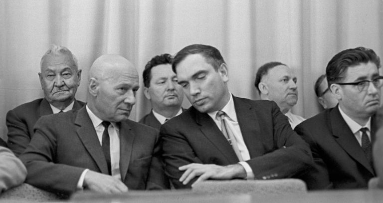 Писатель Николай Грибачев и политический обозреватель Энвер Мамедов Писатель Николай Грибачев и политический обозреватель Энвер Мамедов