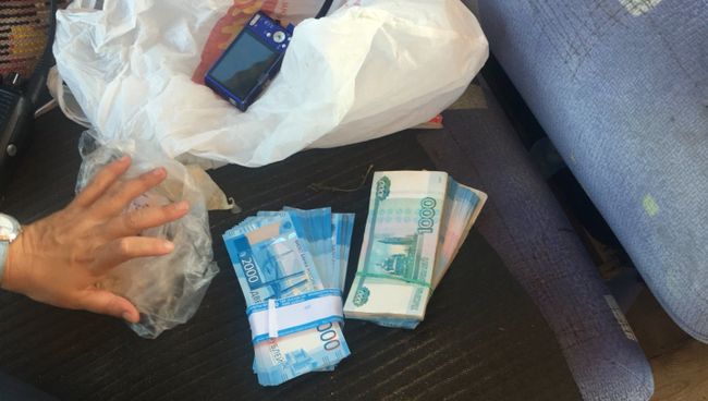 В Урае полицейские задержали мужчину похитившего 400 тысяч рублей в одном из банков. 14 августа 2018 В Урае полицейские задержали мужчину похитившего 400 тысяч рублей в одном из банков. 14 августа 2018