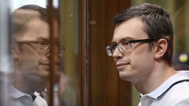Бывший первый заместитель руководителя столичного главка СК России Денис Никандров во время оглашения приговора в Московском городском суде. 16 августа 2018 Бывший первый заместитель руководителя столичного главка СК России Денис Никандров во время оглашения приговора в Московском городском суде. 16 августа 2018