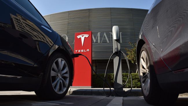 Автомобили Tesla. Архивное фото Автомобили Tesla. Архивное фото