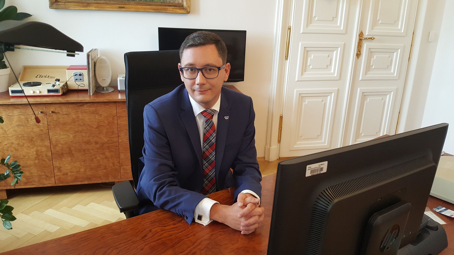 Пресс-секретарь президента Чехии Милоша Земана Йиржи Овчачек Пресс-секретарь президента Чехии Милоша Земана Йиржи Овчачек - РИА Новости, 1920, 04.10.2021