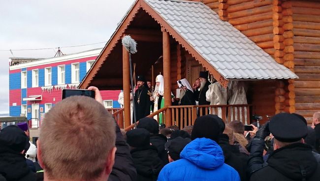 Патриах Кирилл совершил молебен в Никольском храме в поселке Белушья Губа на Новой Земле Патриах Кирилл совершил молебен в Никольском храме в поселке Белушья Губа на Новой Земле