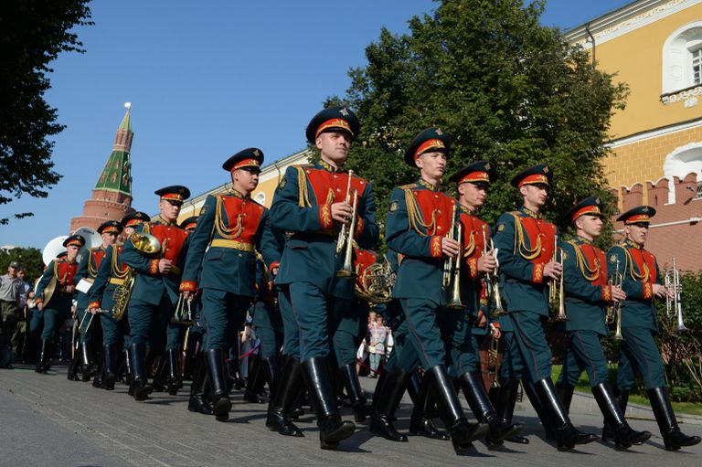 Оркестр перед выступлением у Итальянского грота в Александровском саду в Москве в рамках программы Военные оркестры в парках. 18 августа 2018 Оркестр перед выступлением у Итальянского грота в Александровском саду в Москве в рамках программы Военные оркестры в парках. 18 августа 2018