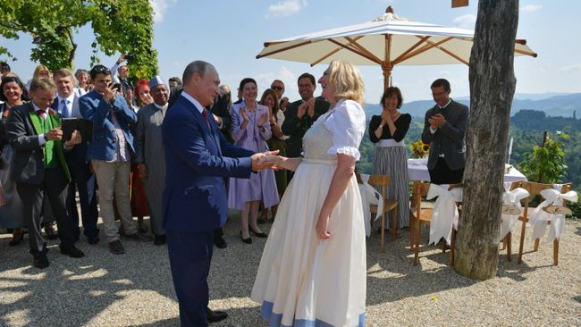 Президент РФ В. Путин посетил Австрию Президент РФ В. Путин посетил Австрию
