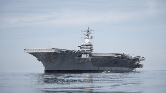 Авианосец ВМС США Эйзенхауэр (USS Dwight D. Eisenhower). Архивное фото Авианосец ВМС США Эйзенхауэр (USS Dwight D. Eisenhower). Архивное фото