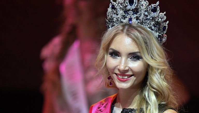 Евгения Бурло (Геленджик) во время финала всероссийского конкурса Миссис Россия-2018 в театрально-концертном зале Планета КВН в Москве Евгения Бурло (Геленджик) во время финала всероссийского конкурса Миссис Россия-2018 в театрально-концертном зале Планета КВН в Москве