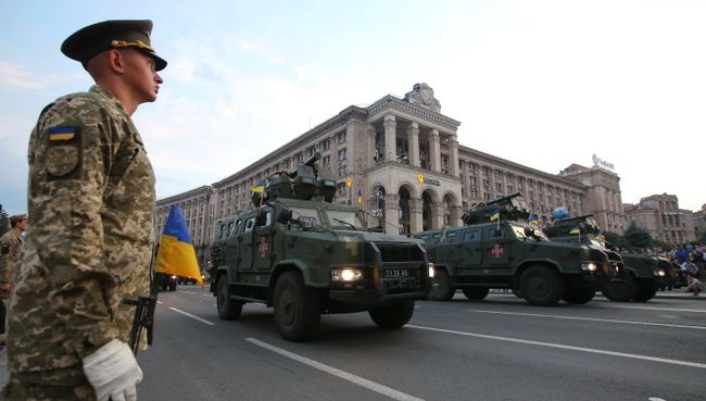 Боевые бронированные машины Козак на репетиции военного парада в честь 27-ой годовщины Независимости Украины в центре Киева. 18 августа 2018 Боевые бронированные машины Козак на репетиции военного парада в честь 27-ой годовщины Независимости Украины в центре Киева. 18 августа 2018