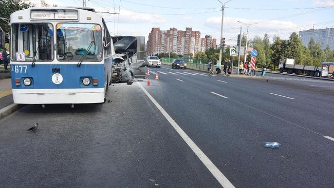 ДТП с троллейбусом и гезелью в Чебоксарах. 19 августа 2018 ДТП с троллейбусом и гезелью в Чебоксарах. 19 августа 2018
