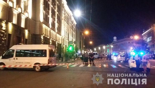 Сотрудники полиции возле здания горсовета в Харькове. 20 августа 2018 Сотрудники полиции возле здания горсовета в Харькове. 20 августа 2018