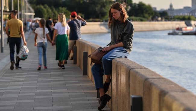Девушка на Якиманской набережной в Москве