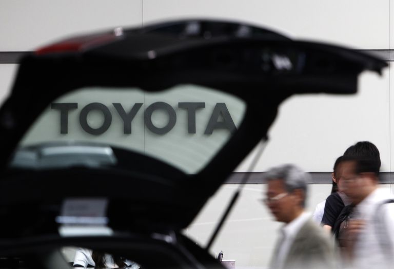 Логотип компании Toyota Логотип компании Toyota