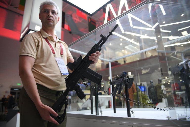 Автомат Калашникова АК-308 на презентации в рамках IV Международного военно-технического форума Армия-2018 в КВЦ Патриот Автомат Калашникова АК-308 на презентации в рамках IV Международного военно-технического форума Армия-2018 в КВЦ Патриот