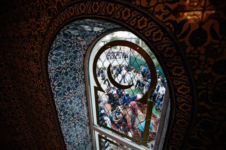Верующие в праздник Курбан-Байрам у Соборной мечети Барнаула Верующие в праздник Курбан-Байрам у Соборной мечети Барнаула