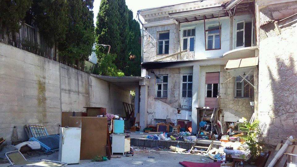 Вещи Алексея Грякалова во дворе дома Вещи Алексея Грякалова во дворе дома - РИА Новости, 1920, 10.02.2021