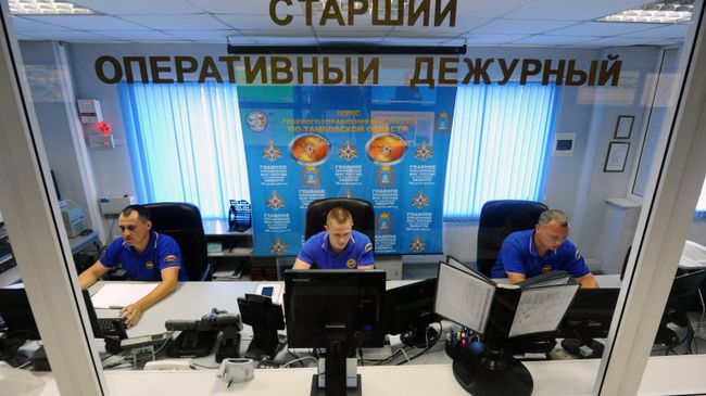 Дежурные службы оперативного обеспечения диспетчерской связи Центра Управления в кризисных ситуациях Главного Управления МЧС России по Тамбовской области