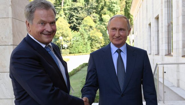 Президент РФ Владимир Путин и президент Финляндской Республики Саули Ниинистё во время встречи. 22 августа 2018 Президент РФ Владимир Путин и президент Финляндской Республики Саули Ниинистё во время встречи. 22 августа 2018