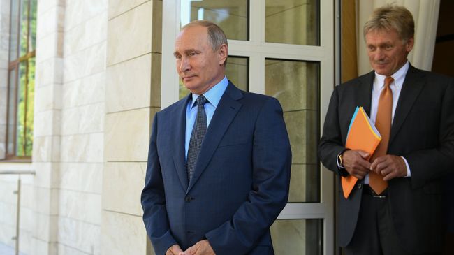 Президент РФ Владимир Путин и его пресс-секретарь Дмитрий Песков Президент РФ Владимир Путин и его пресс-секретарь Дмитрий Песков