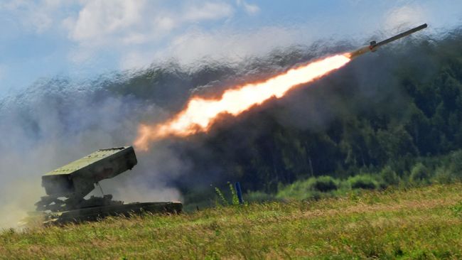 Тяжелая огнеметная система залпового огня на базе танка Т-72 ТОС-1 Буратино на форуме Армия-2018 Тяжелая огнеметная система залпового огня на базе танка Т-72 ТОС-1 Буратино на форуме Армия-2018