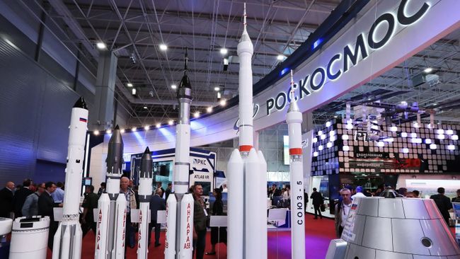 Макеты космических ракет-носителей на стенде ГК Роскосмос во время форума Армия-2018. Архивное фото