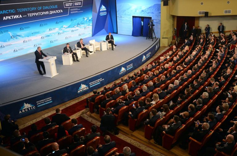 Президент РФ Владимир Путин выступает на Международном арктическом форуме Арктика - территория диалога в Архангельске Президент РФ Владимир Путин выступает на Международном арктическом форуме Арктика - территория диалога в Архангельске