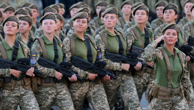 Военнослужащие на генеральной репетиции военного парада в честь 27-ой годовщины Независимости Украины в центре Киева Военнослужащие на генеральной репетиции военного парада в честь 27-ой годовщины Независимости Украины в центре Киева