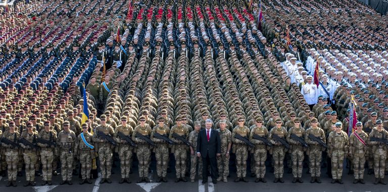 Президент Украины Петр Порошенко на репетиции военного парада в честь 27-ой годовщины Независимости Украины в центре Киева Президент Украины Петр Порошенко на репетиции военного парада в честь 27-ой годовщины Независимости Украины в центре Киева