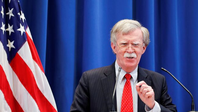 Советник президента США по национальной безопасности Джон Болтон на пресс-конференции после встречи с Николаем Патрушевым в Женеве, Швейцария. 23 августа 2018 Советник президента США по национальной безопасности Джон Болтон на пресс-конференции после встречи с Николаем Патрушевым в Женеве, Швейцария. 23 августа 2018