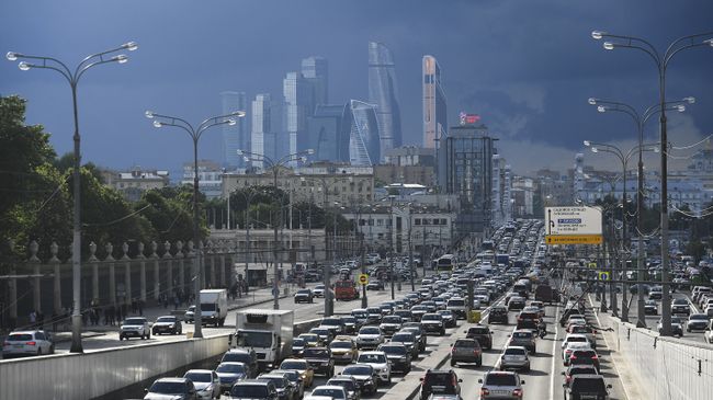 Движение на Садовом кольце в Москве. Архивное фото Движение на Садовом кольце в Москве. Архивное фото