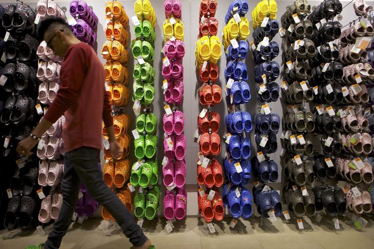 Магазин Crocs в торговом центре в Лос-Анджелесе Магазин Crocs в торговом центре в Лос-Анджелесе
