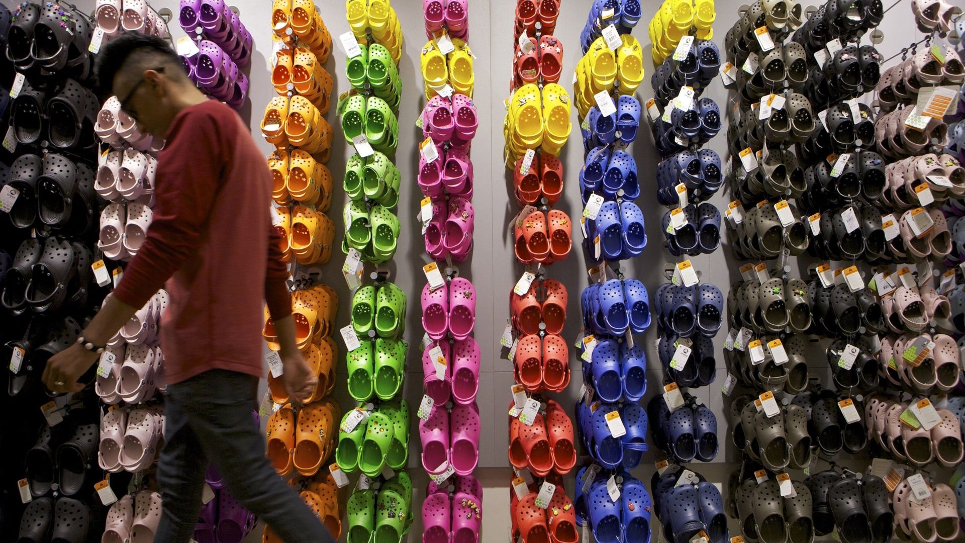 Магазин Crocs в торговом центре в Лос-Анджелесе Магазин Crocs в торговом центре в Лос-Анджелесе - РИА Новости, 1920, 10.03.2022