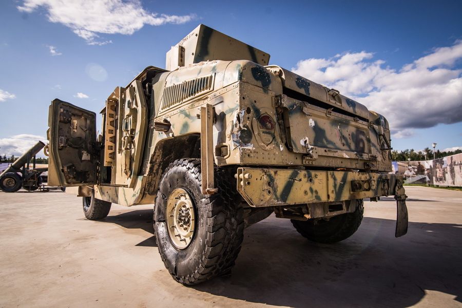 Трофейный армейский внедорожник Hummer Трофейный армейский внедорожник Hummer