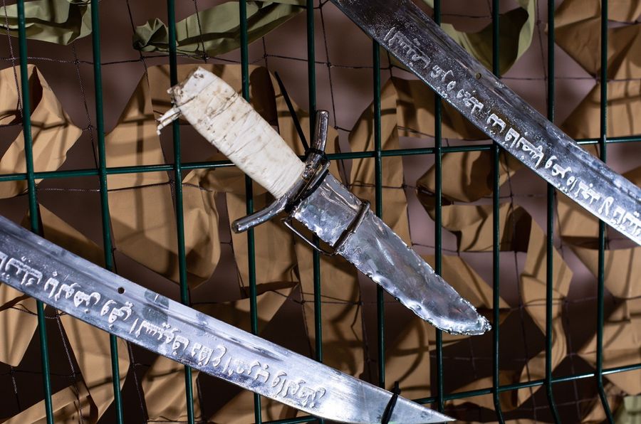 Холодное оружие, изъятое у боевиков Холодное оружие, изъятое у боевиков