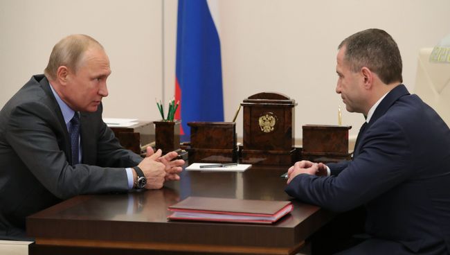 Президент РФ Владимир Путин и посол РФ в Белоруссии Михаил Бабич во время встречи. 24 августа 2018 Президент РФ Владимир Путин и посол РФ в Белоруссии Михаил Бабич во время встречи. 24 августа 2018
