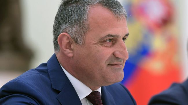 Президент Республики Южная Осетия Анатолий Бибилов во время встречи с президентом РФ Владимиром Путиным Президент Республики Южная Осетия Анатолий Бибилов во время встречи с президентом РФ Владимиром Путиным