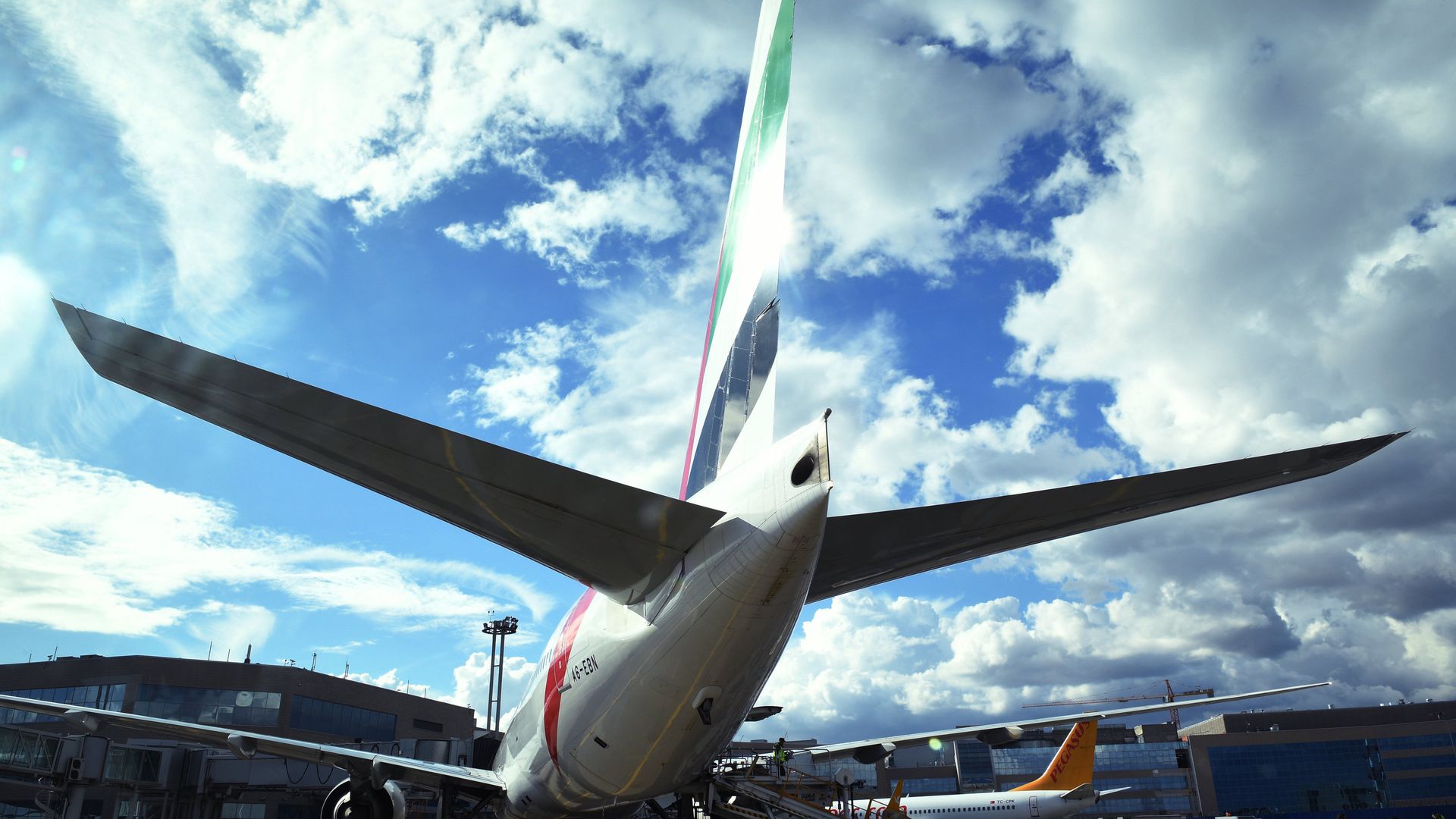 Самолет Boeing 777 авиакомпании Emirates Самолет Boeing 777 авиакомпании Emirates - РИА Новости, 1920, 05.10.2024