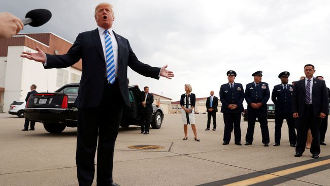 Президент США Дональд Трамп выступает перед прессой после вынесения приговора Полу Манафорту. 21 августа 2018 Президент США Дональд Трамп выступает перед прессой после вынесения приговора Полу Манафорту. 21 августа 2018