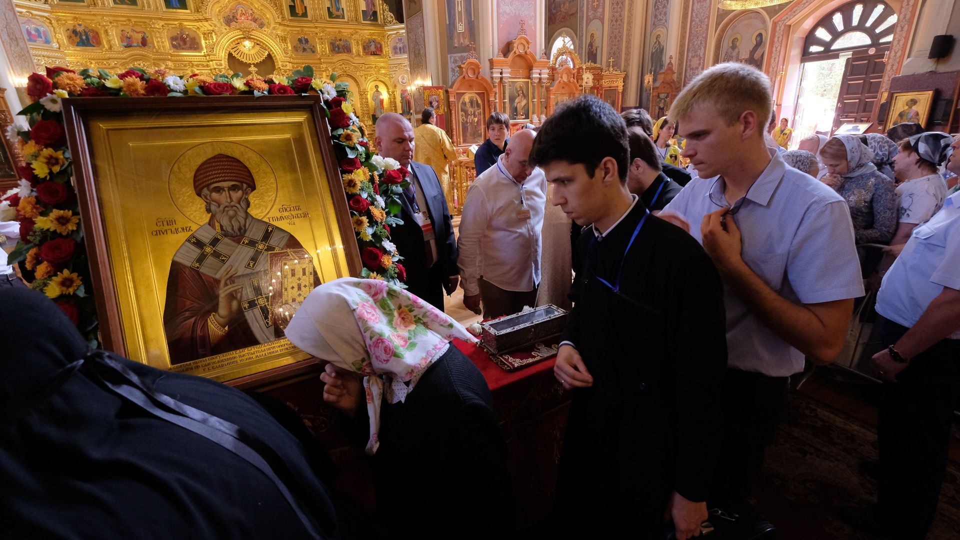 Верующие стоят в очереди к мощам святителя Спиридона Тримифунтского в Свято-Екатерининском соборе в Краснодаре. 24 августа 2018 - РИА Новости, 1920, 24.12.2018