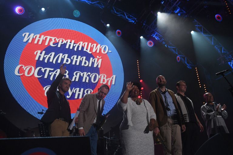 Участники International Jazz Ensemble Якова Окуня во время выступления на 16-м международном музыкальном фестивале Koktebel Jazz Party Участники International Jazz Ensemble Якова Окуня во время выступления на 16-м международном музыкальном фестивале Koktebel Jazz Party