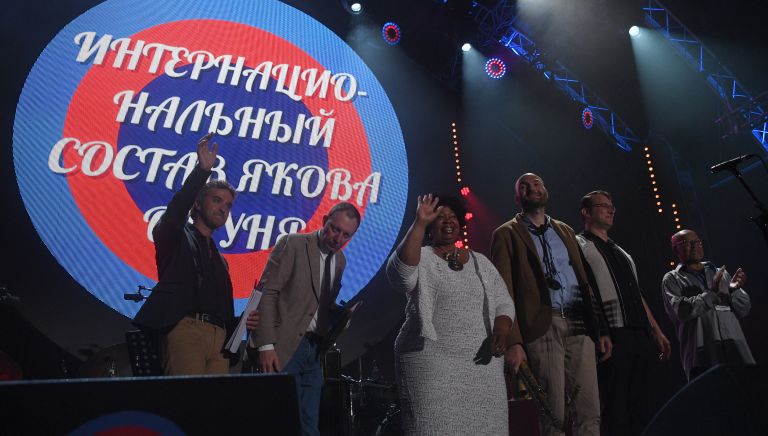 Участники International Jazz Ensemble Якова Окуня во время выступления на 16-м международном музыкальном фестивале Koktebel Jazz Party Участники International Jazz Ensemble Якова Окуня во время выступления на 16-м международном музыкальном фестивале Koktebel Jazz Party