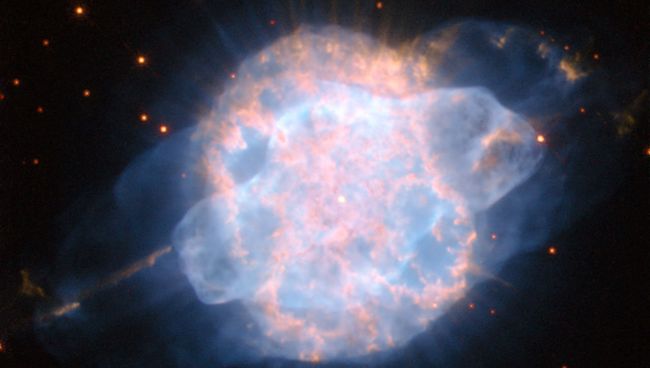 Туманность NGC 3918 в созвездии Центавра на расстоянии примерно 4900 световых лет от Земли Туманность NGC 3918 в созвездии Центавра на расстоянии примерно 4900 световых лет от Земли
