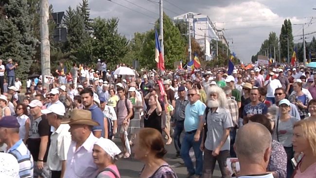 Многотысячные протесты в центре Кишинева Многотысячные протесты в центре Кишинева