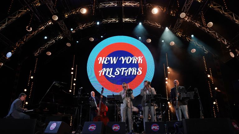 Коллектив New York All Stars выступает на 16-м международном музыкальном фестивале Koktebel Jazz Party Коллектив New York All Stars выступает на 16-м международном музыкальном фестивале Koktebel Jazz Party