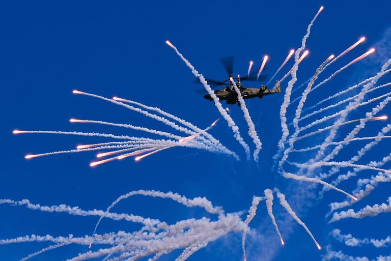 Вертолет Ка-52 Аллигатор на закрытии IV Международного военно-технического форума «Армия-2018» Вертолет Ка-52 Аллигатор на закрытии IV Международного военно-технического форума «Армия-2018»