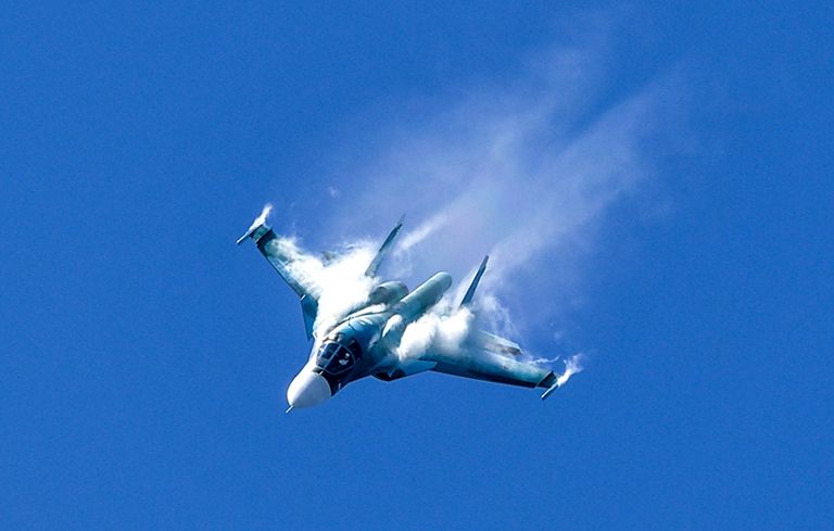 Истребитель-бомбардировщик Су-34 на IV Международном военно-техническом форуме «Армия-2018» Истребитель-бомбардировщик Су-34 на IV Международном военно-техническом форуме «Армия-2018»